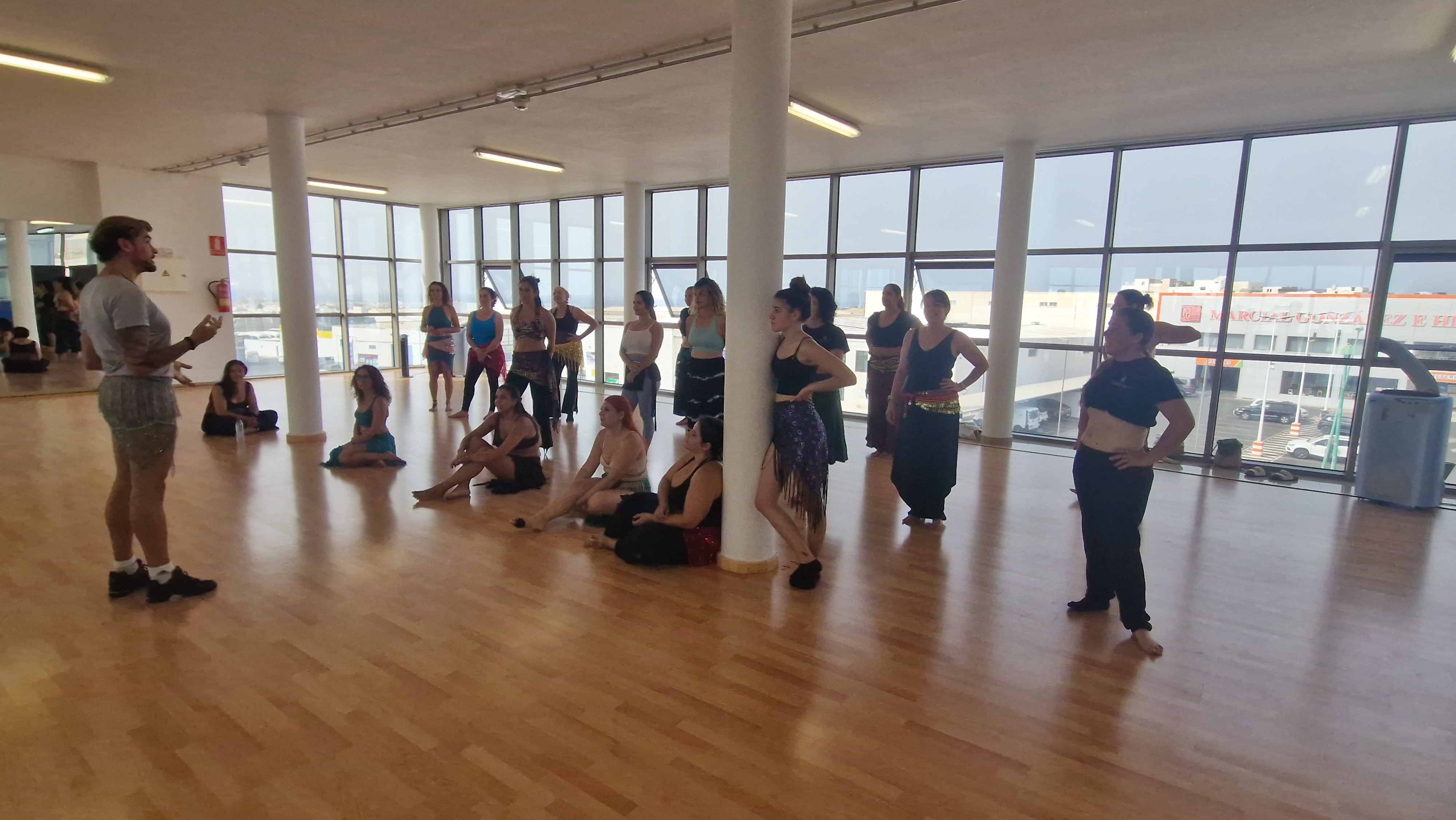 Taller de danza durante el Arabian Lava Festival 2025